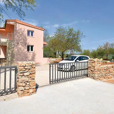 Holiday home 4 Bedroom Awesome In Lecevica